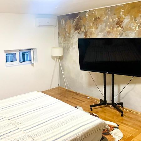 City Center Square Deluxe Nest Podgorica Esterno foto