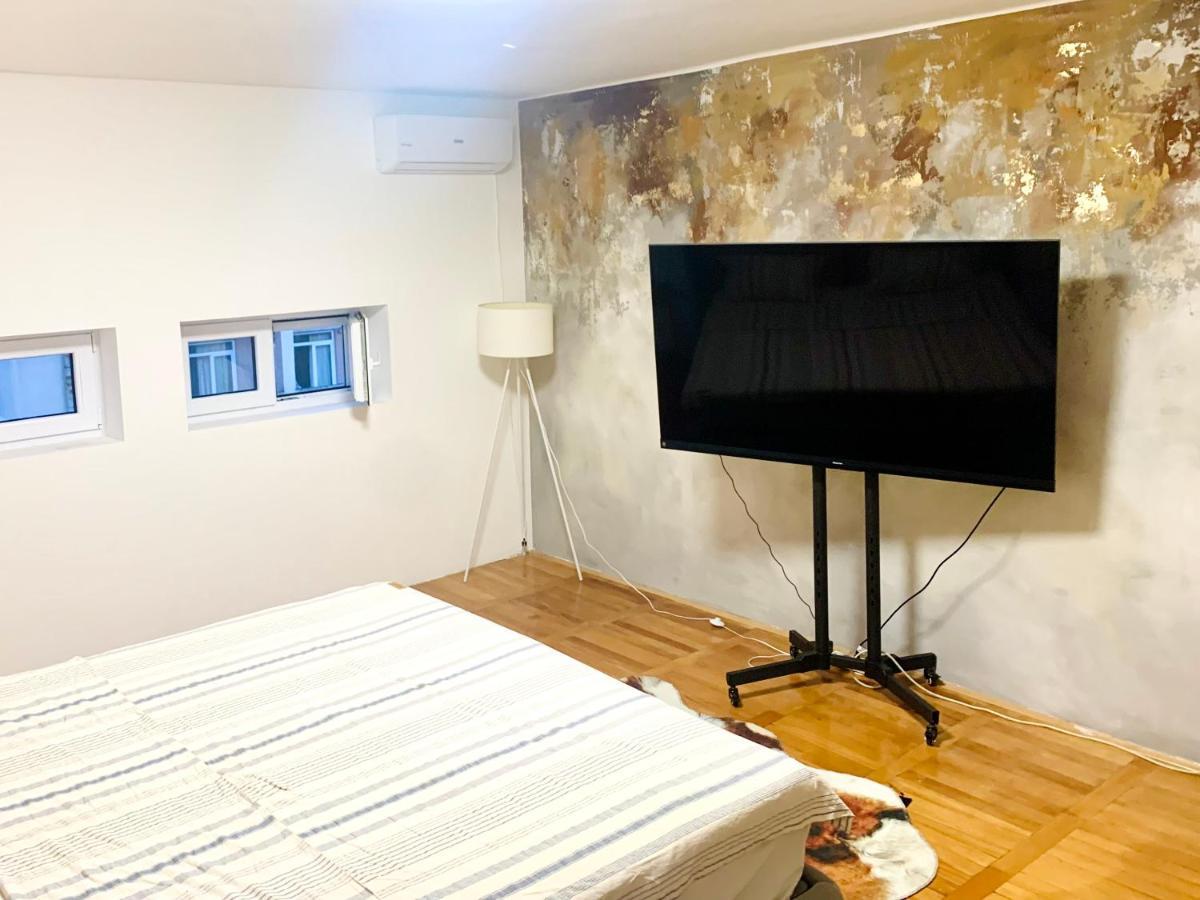City Center Square Deluxe Nest Podgorica Esterno foto