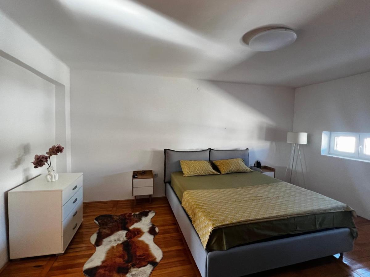 City Center Square Deluxe Nest Podgorica Esterno foto